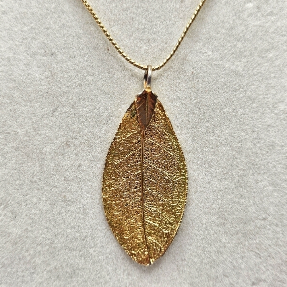 VINTAGE Gold Tone Leaf Skeleton Pendant Necklace Nature
